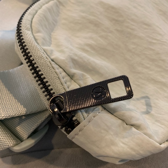 RARE NWOT Lululemon Everywhere Belt Bag Springtime Mint Green - Picture 6 of 16